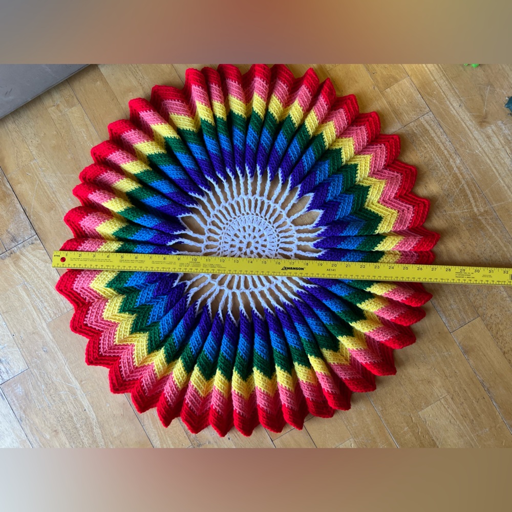 Vintage Rainbow Crochet Doily/ Wall macramé - Picture 3 of 4